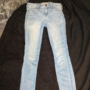 White wash blue skinny jeans